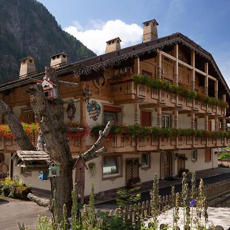 Appartamenti Ladina Campitello di Fassa Bagian luar foto