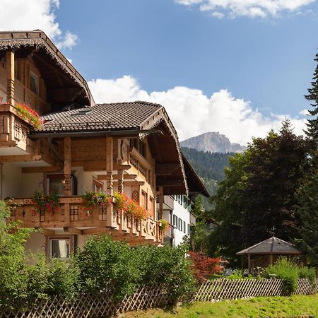 Appartamenti Ladina Campitello di Fassa Bagian luar foto