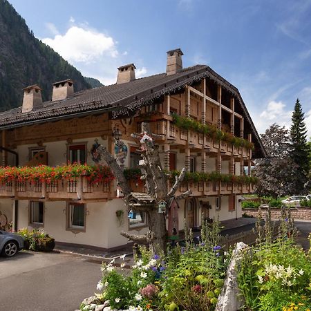 Appartamenti Ladina Campitello di Fassa Bagian luar foto