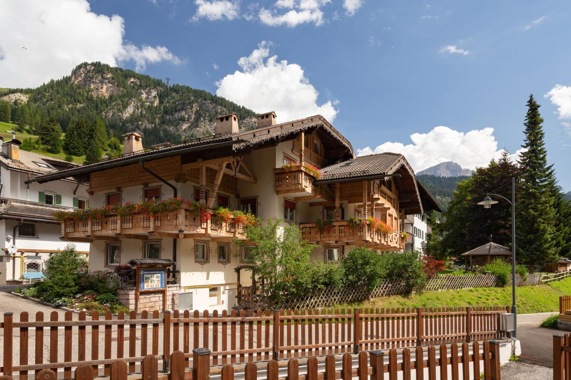 Appartamenti Ladina Campitello di Fassa Bagian luar foto