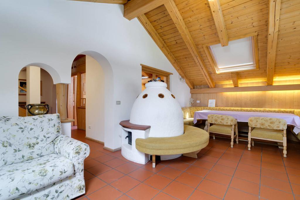 Appartamenti Ladina Campitello di Fassa Bagian luar foto