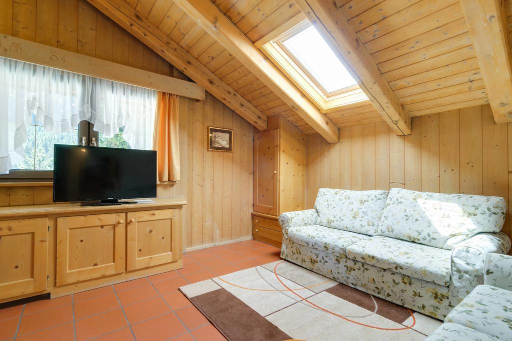Appartamenti Ladina Campitello di Fassa Bagian luar foto