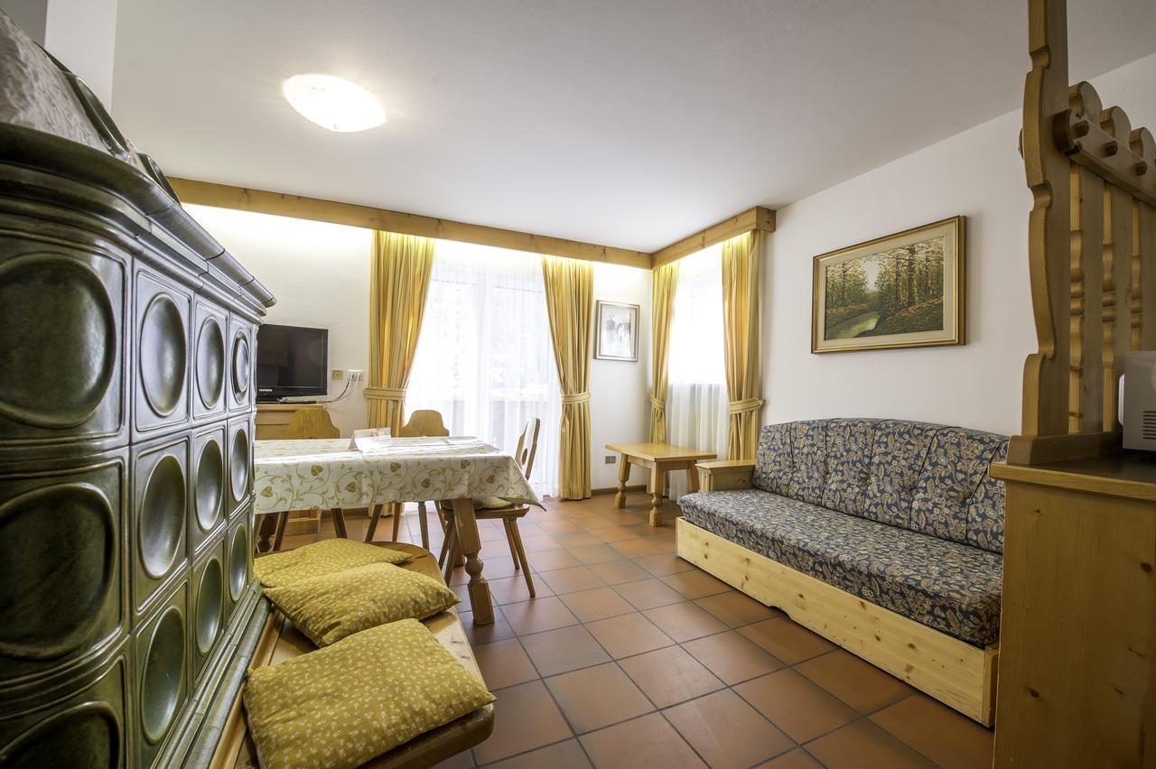 Appartamenti Ladina Campitello di Fassa Bagian luar foto