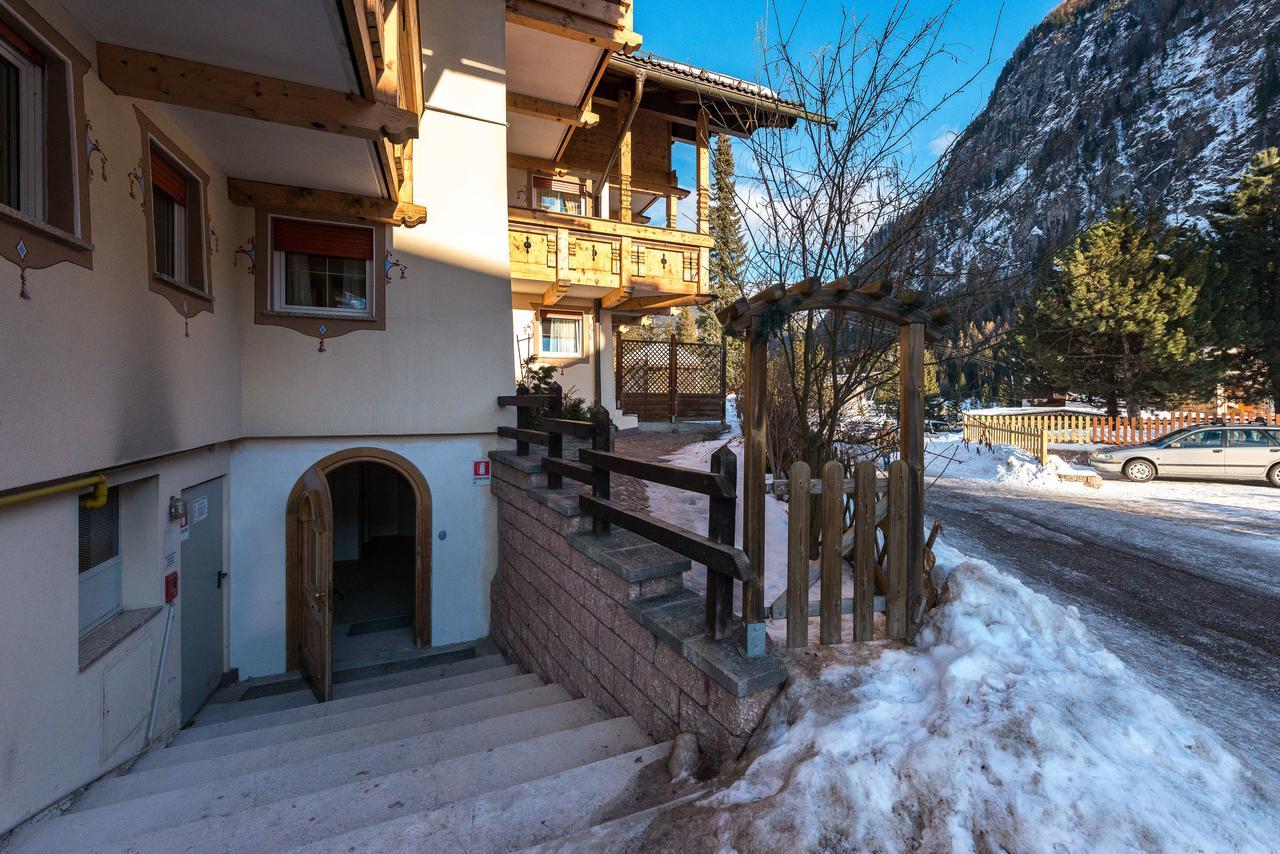 Appartamenti Ladina Campitello di Fassa Bagian luar foto
